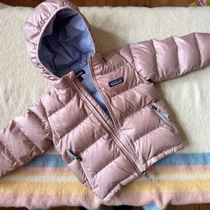 Patagonia Hi-Loft Down Puffer - size 2T pink and lilac 💖